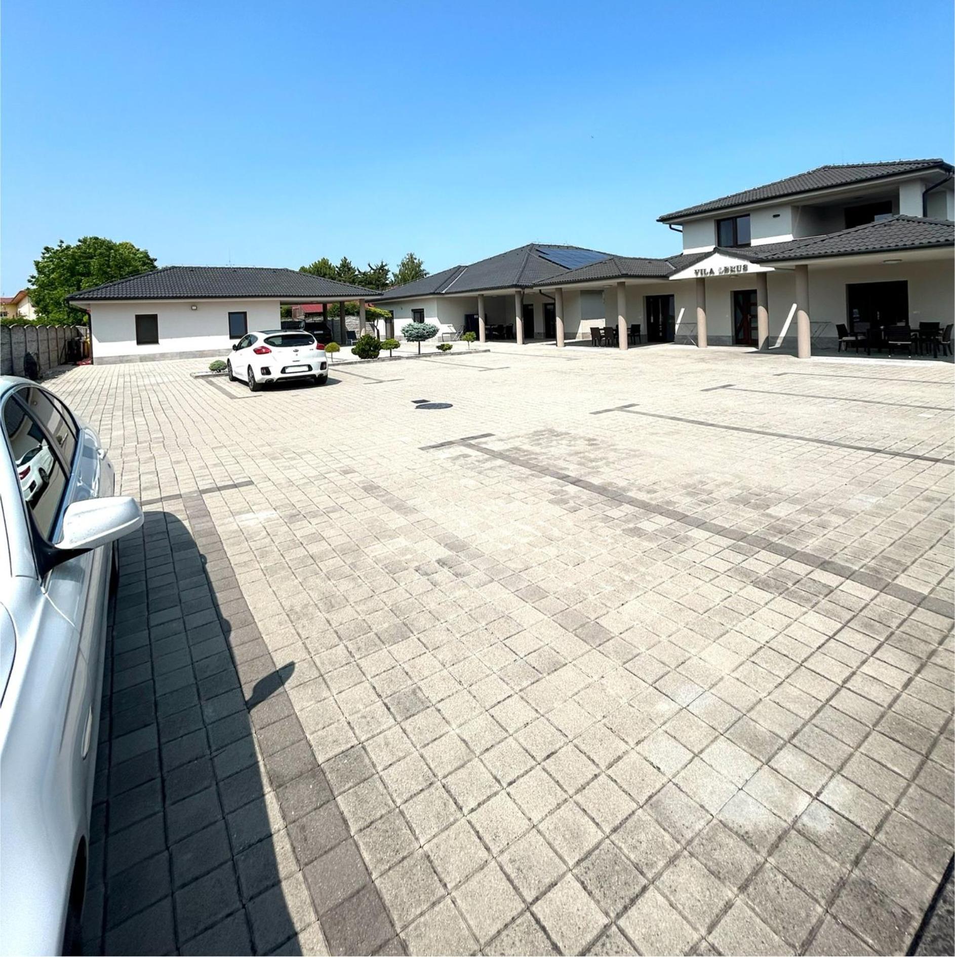 Lexus *